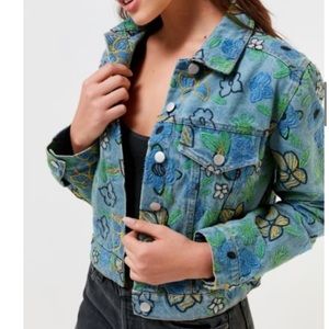 🤩UO FLORAL EMBROIDERED JACKET💚